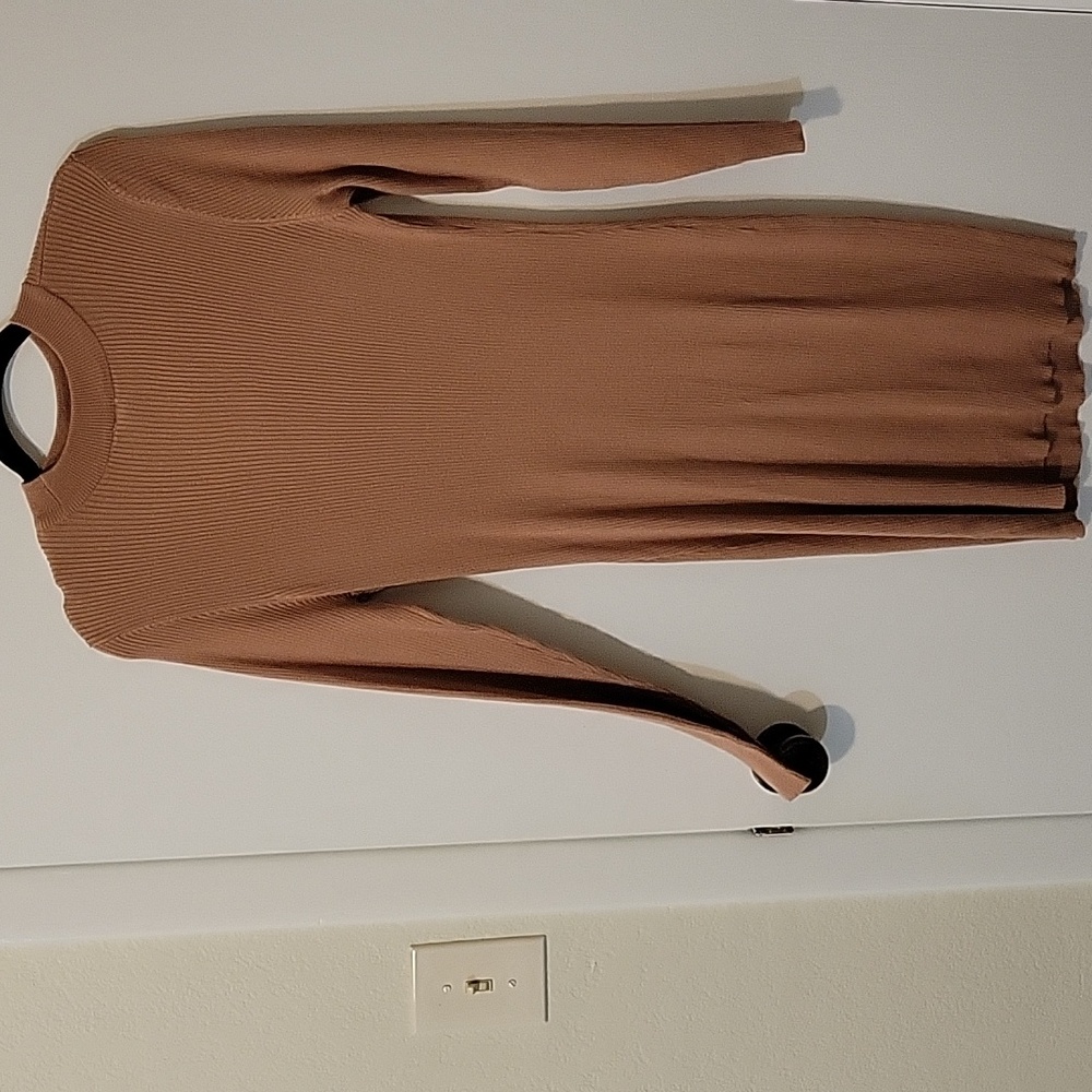 Derek Heart Long Sleeve Tan Bodycon Dress With Cutout - Picture 4 of 5